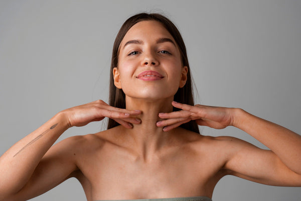 ¿Arrugas en el cuello? Qué son y cómo tratarlas